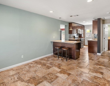 905 Grossmont Avenue - Photo Thumbnail 3