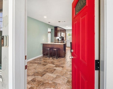 905 Grossmont Avenue - Photo Thumbnail 2
