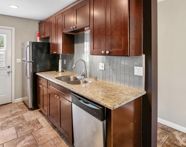 905 Grossmont Avenue - Photo Thumbnail 10