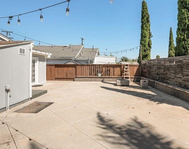 905 Grossmont Avenue - Photo Thumbnail 27