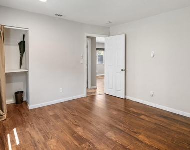 905 Grossmont Avenue - Photo Thumbnail 16