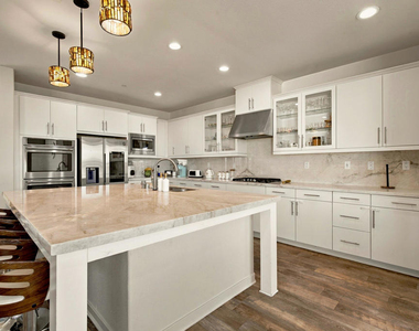 28533 Foothill Way - Photo Thumbnail 7