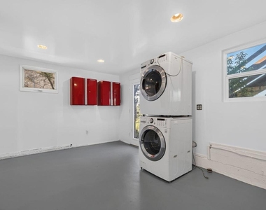 1751 Lucretia Avenue - Photo Thumbnail 20