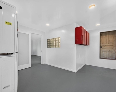 1751 Lucretia Avenue - Photo Thumbnail 18
