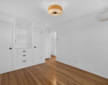 1751 Lucretia Avenue - Photo Thumbnail 10