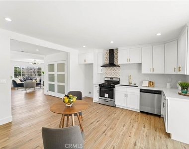 11445 Saticoy Street - Photo Thumbnail 5