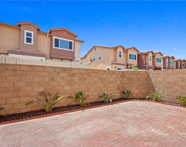 4423 Lilac Circle - Photo Thumbnail 18