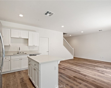 4423 Lilac Circle - Photo Thumbnail 6