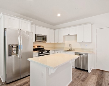 4423 Lilac Circle - Photo Thumbnail 5
