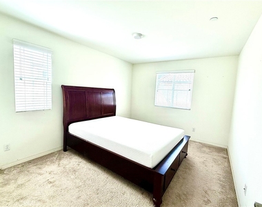 3162 E Mt Rainier Drive - Photo Thumbnail 15