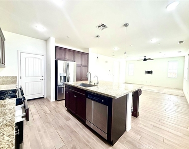3162 E Mt Rainier Drive - Photo Thumbnail 5