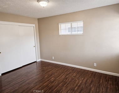 1260 Kenwood Street - Photo Thumbnail 7