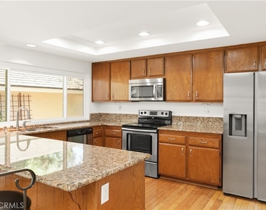 126 E Yale Loop - Photo Thumbnail 7