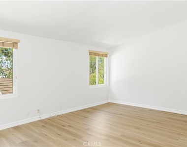 126 E Yale Loop - Photo Thumbnail 9
