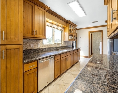 401 Holmwood Drive - Photo Thumbnail 7