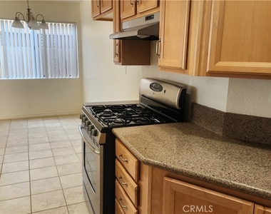 1201 Buena Vista Unit A - Photo Thumbnail 3