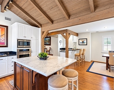 332 Poinsettia Avenue - Photo Thumbnail 2