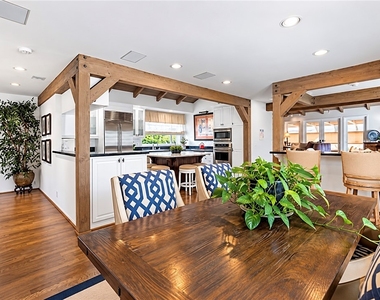 332 Poinsettia Avenue - Photo Thumbnail 3