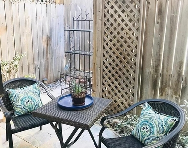 1411 Robinson Avenue - Photo Thumbnail 6
