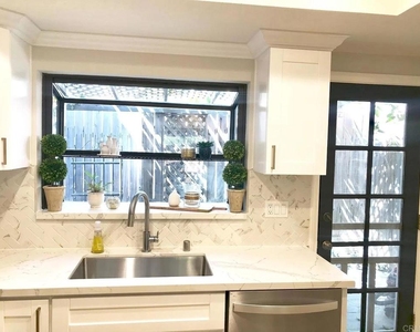 1411 Robinson Avenue - Photo Thumbnail 3