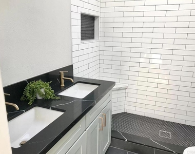 1411 Robinson Avenue - Photo Thumbnail 5