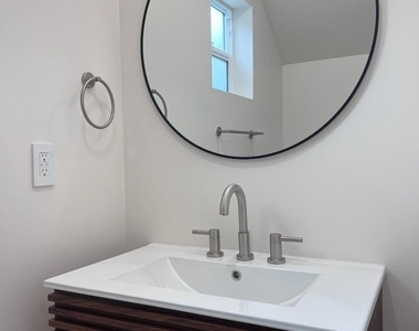 532 Mayfair Avenue - Photo Thumbnail 9