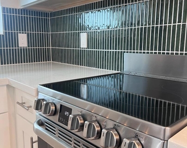 532 Mayfair Avenue - Photo Thumbnail 3