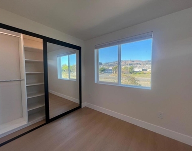 532 Mayfair Avenue - Photo Thumbnail 24