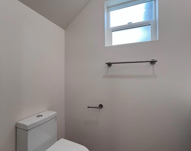 532 Mayfair Avenue - Photo Thumbnail 10