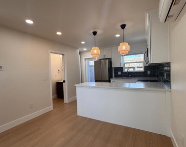 532 Mayfair Avenue - Photo Thumbnail 6