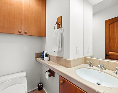429 Aster - Photo Thumbnail 20