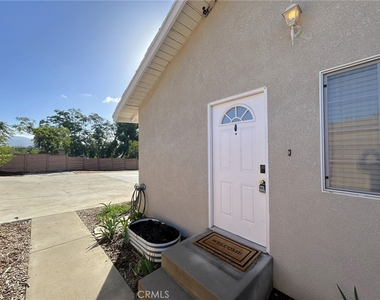 31967 Yucaipa Boulevard - Photo Thumbnail 2