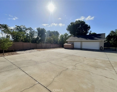 31967 Yucaipa Boulevard - Photo Thumbnail 4