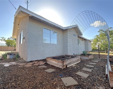31967 Yucaipa Boulevard - Photo Thumbnail 3