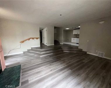11280 San Mateo - Photo Thumbnail 2