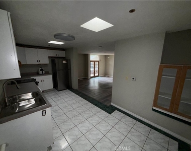 11280 San Mateo - Photo Thumbnail 5
