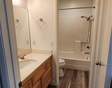 8167 Vineyard Avenue - Photo Thumbnail 12