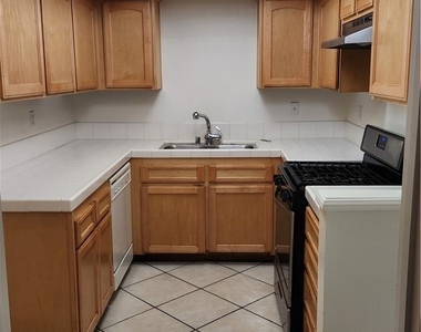 8167 Vineyard Avenue - Photo Thumbnail 6