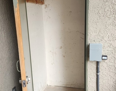 8167 Vineyard Avenue - Photo Thumbnail 17