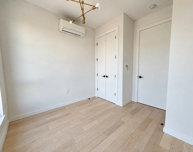 980 Kent Avenue - Photo Thumbnail 3