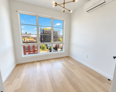 980 Kent Avenue - Photo Thumbnail 2