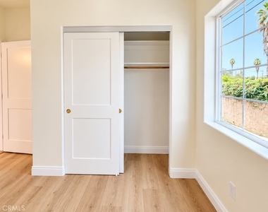 945 Walnut - Photo Thumbnail 3