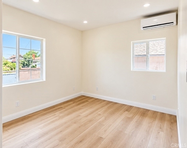 945 Walnut - Photo Thumbnail 2