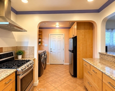 945 Walnut - Photo Thumbnail 7