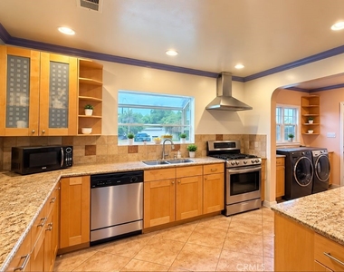 945 Walnut - Photo Thumbnail 6
