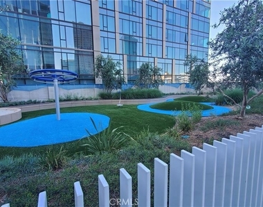 877 Francisco Street - Photo Thumbnail 9