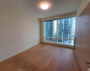 877 Francisco Street - Photo Thumbnail 3