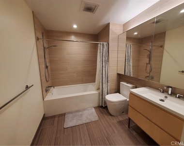 877 Francisco Street - Photo Thumbnail 2