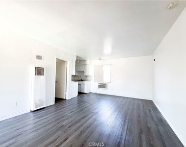 559 W Alpine St - Photo Thumbnail 3