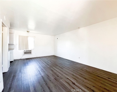 559 W Alpine St - Photo Thumbnail 2